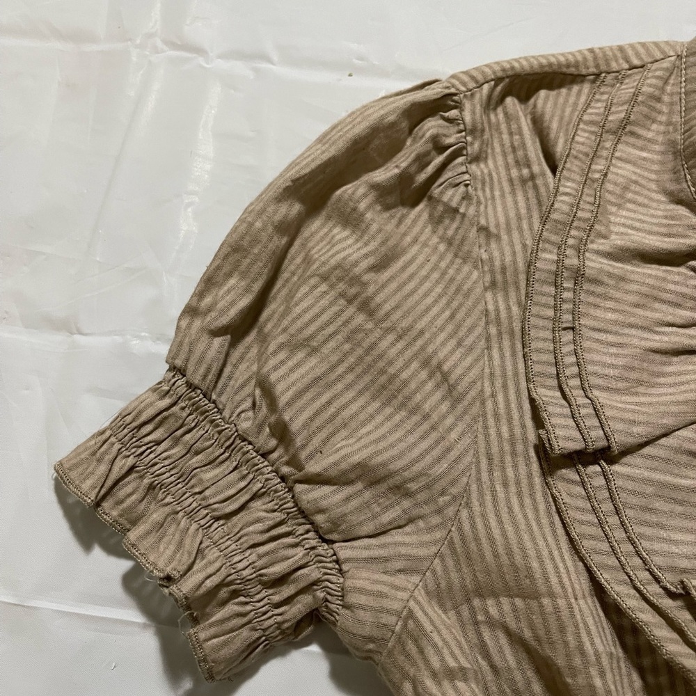Women’s shirt. Stretch waist. Awesome piece for a night out - Picture 4 of 9